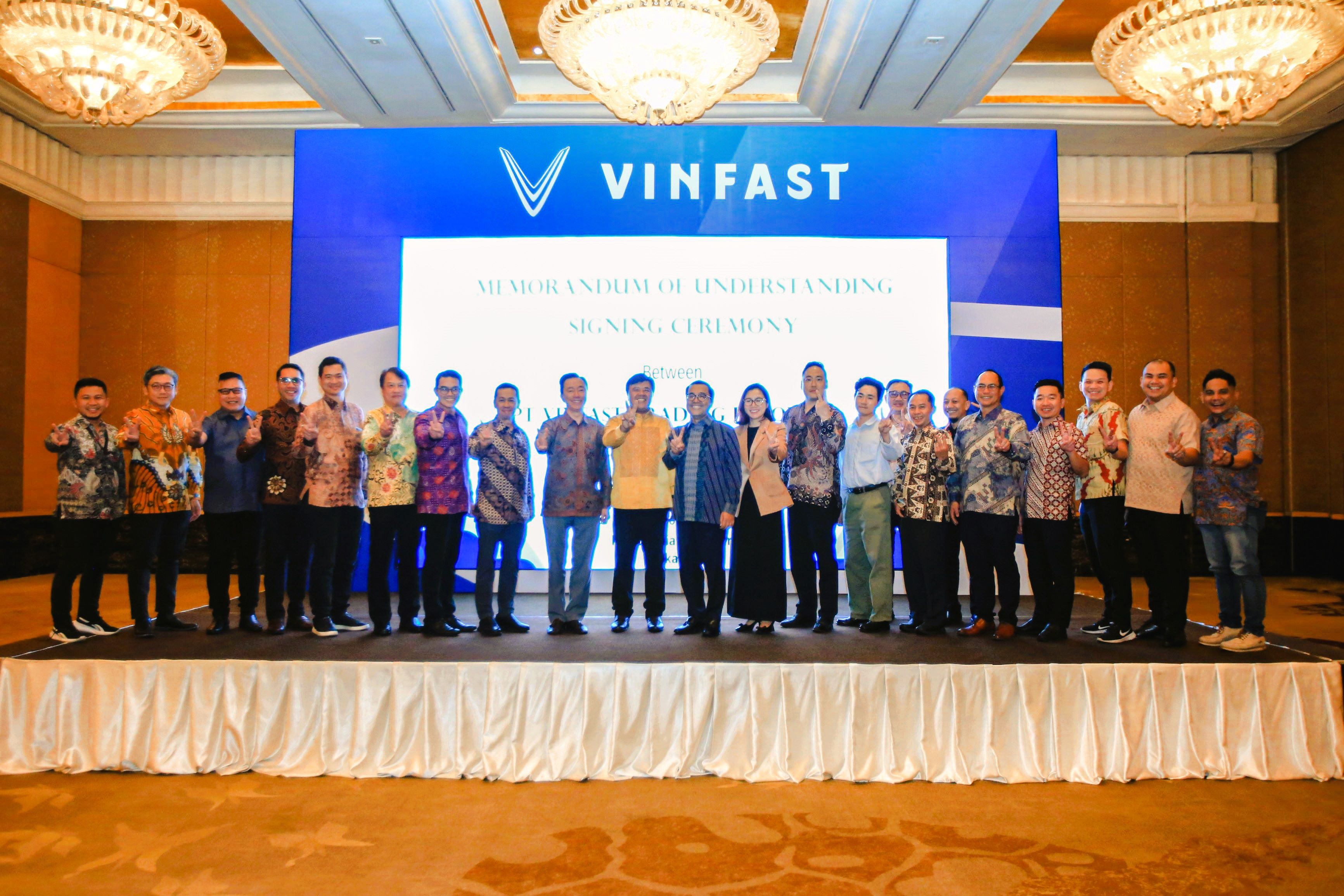 VINFAST KÝ KẾT MOU VỚI CÁC NGÂN HÀNG, CÔNG TY TÀI CHÍNH HÀNG ĐẦU INDONESIA ĐỂ THÚC ĐẨY CHUYỂN ĐỔI XANH